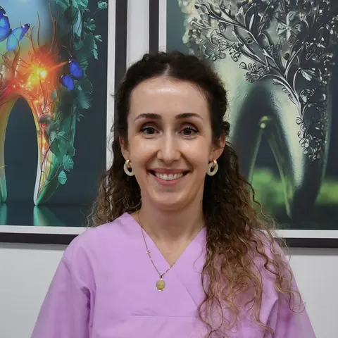 Dr. Fatlinda Hoxha, doktore e stomatologjisë në klinikën dentare në Drenas